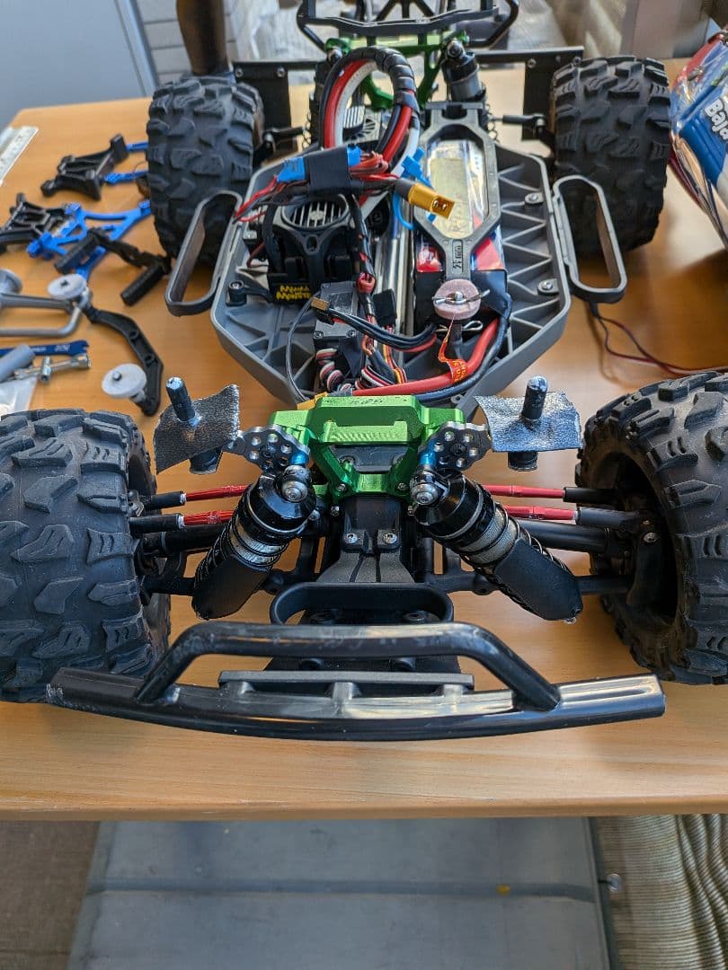 トラクサス SCT 4WD オプションパーツ付き プロポも付きます