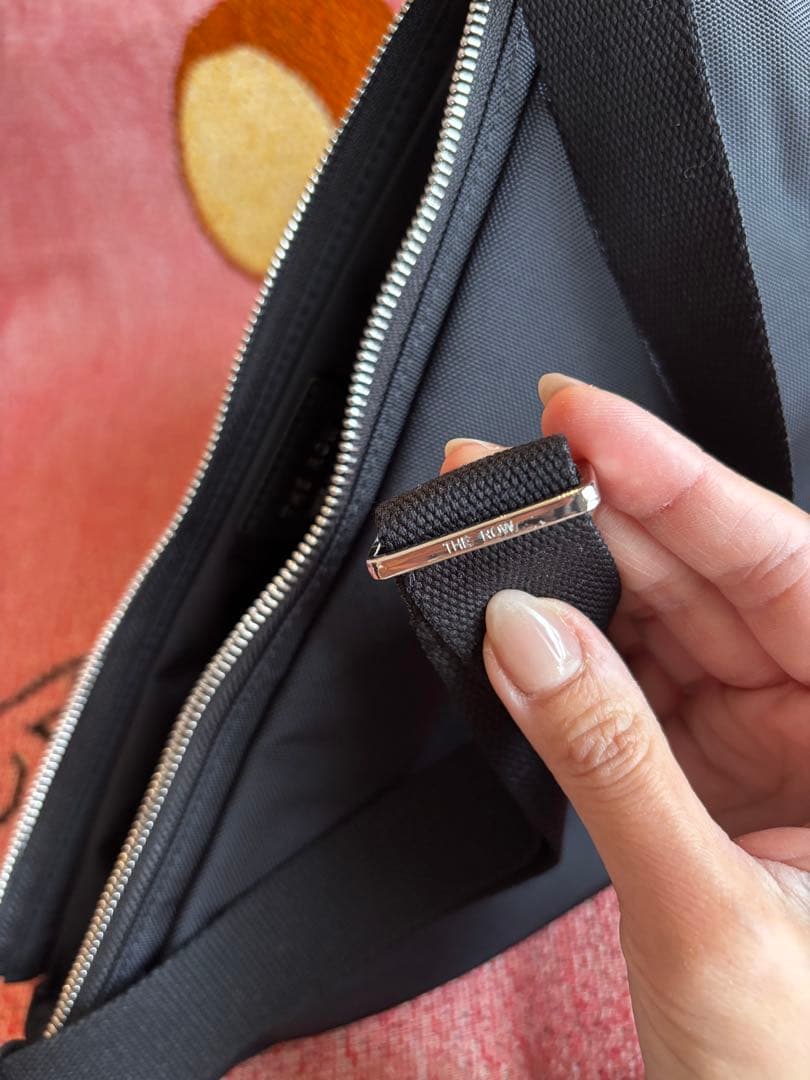 ザロウ THE ROW SLOUCHY BANANA TWO ナイロン