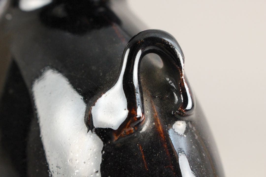 No4476 中国美術 磁州窯 黒釉葉文扁壷 木製台/木箱付 花器 送料無料