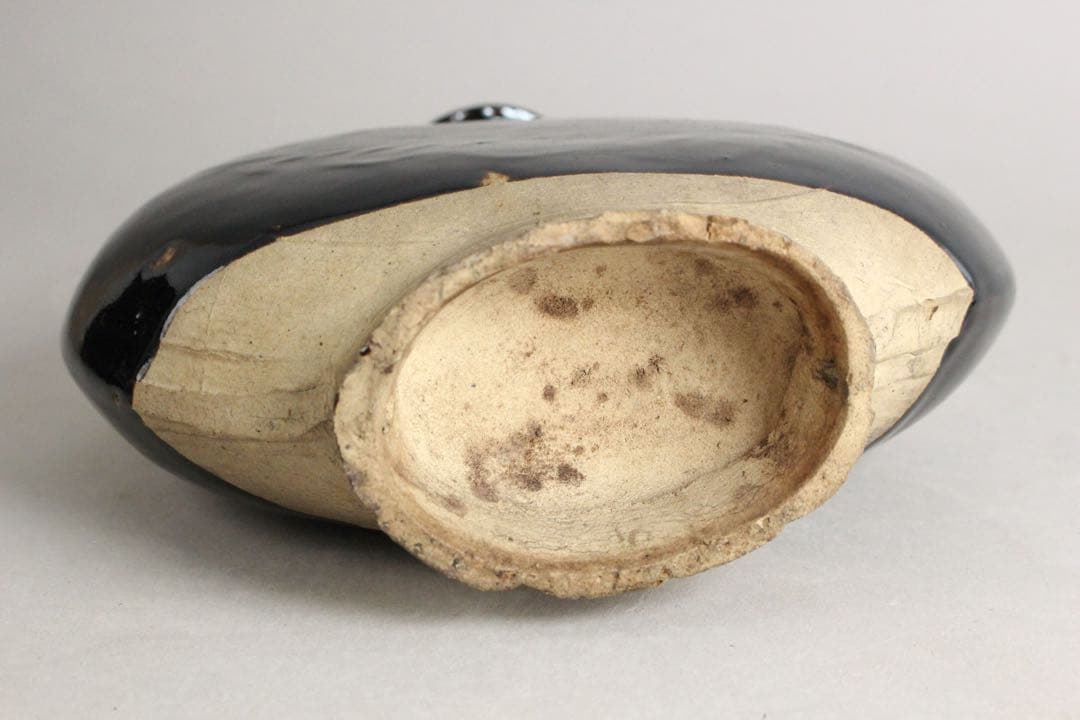 No4476 中国美術 磁州窯 黒釉葉文扁壷 木製台/木箱付 花器 送料