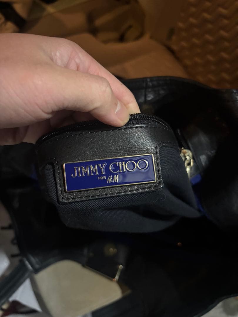 ジミーチュウ　ブラックハンドバッグ ジッパー付き