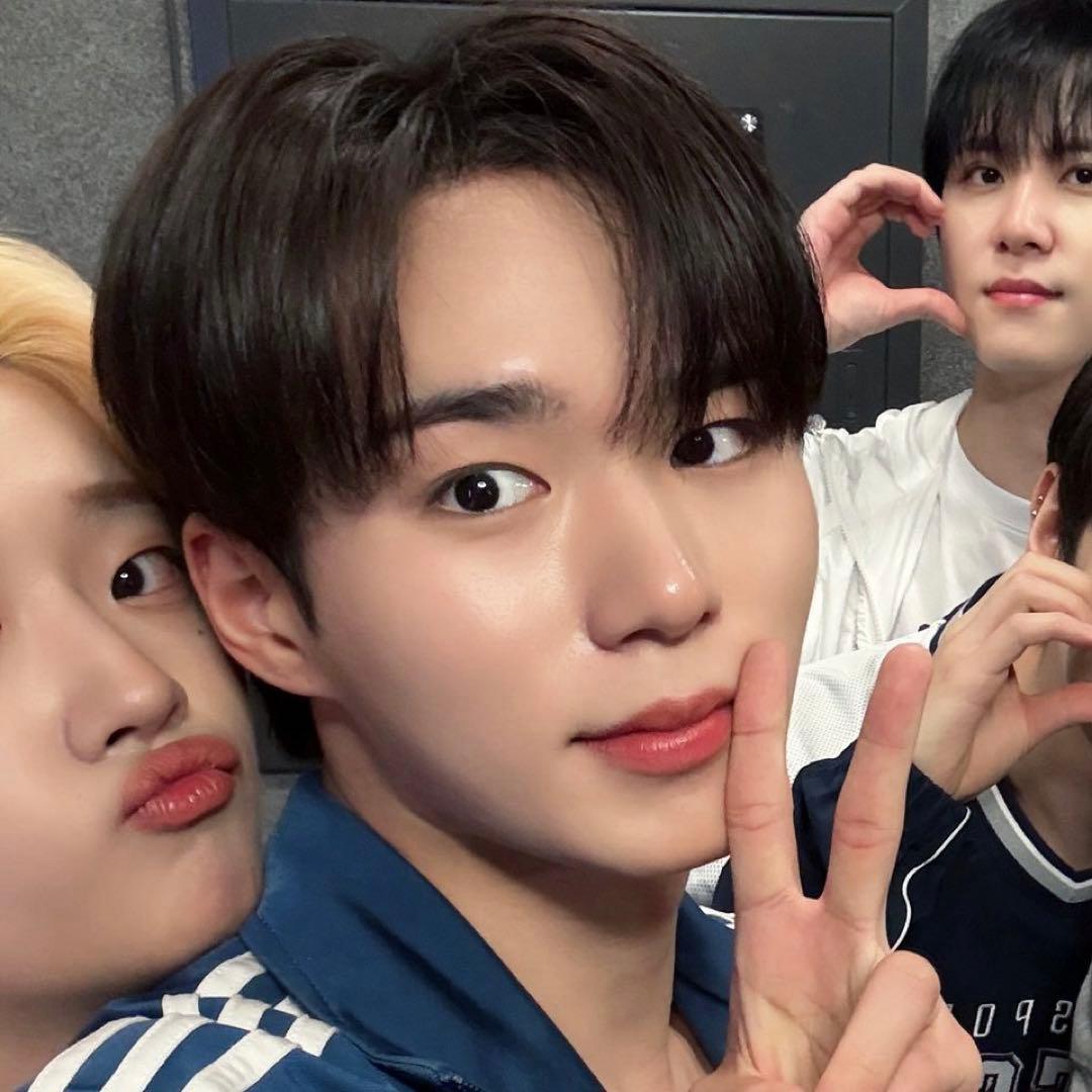 WEi ウィアイ ジュンソ ヨントン ポラロイド チェキ サイン WEi