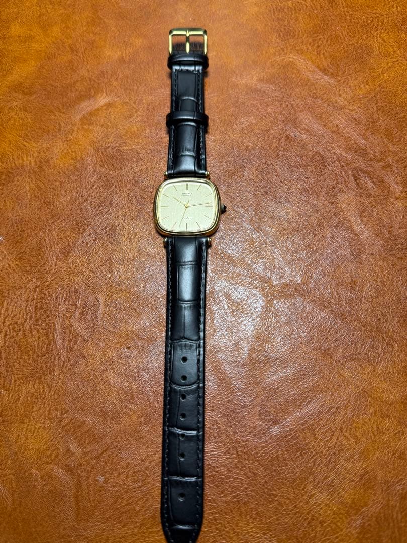 A17 希少 稼動品 SEIKO DOLCE スクエア型　80年代