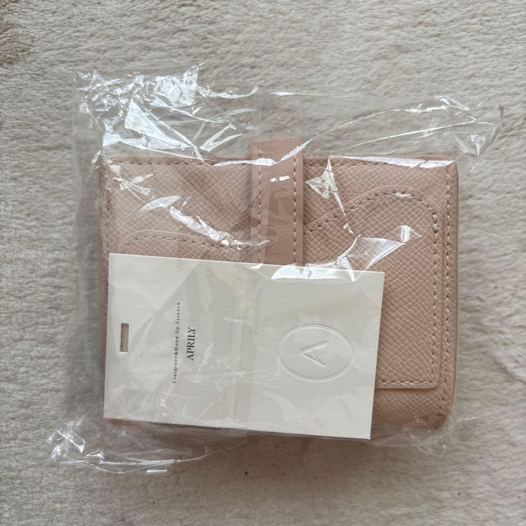 新品未使用 12／13発売 新作APRILY フラップミニウォレット ピンク