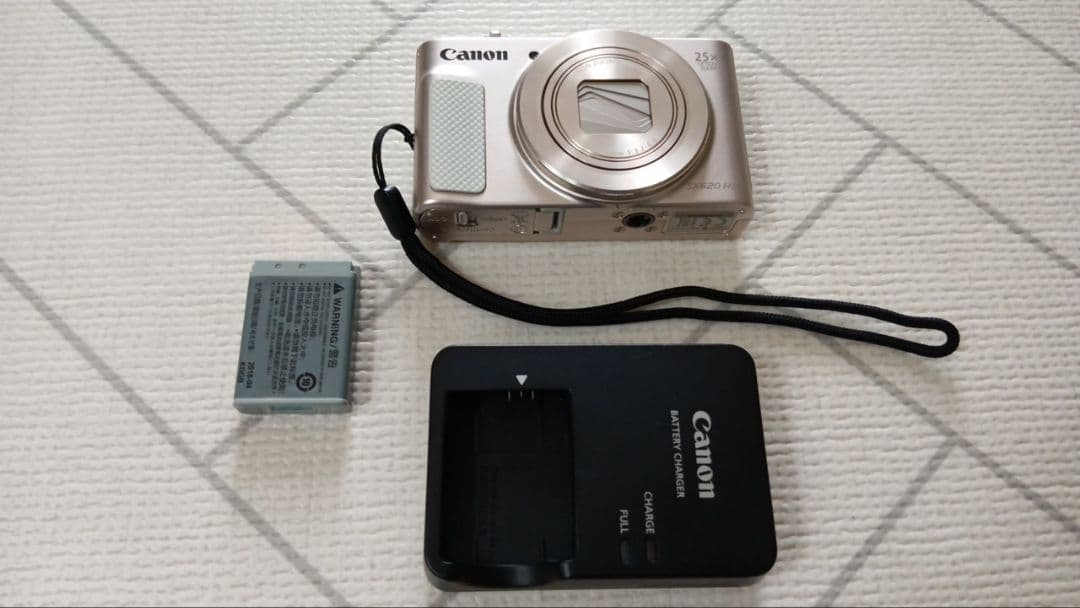 Canon PowerShot SX620 HS 本体と付属品
