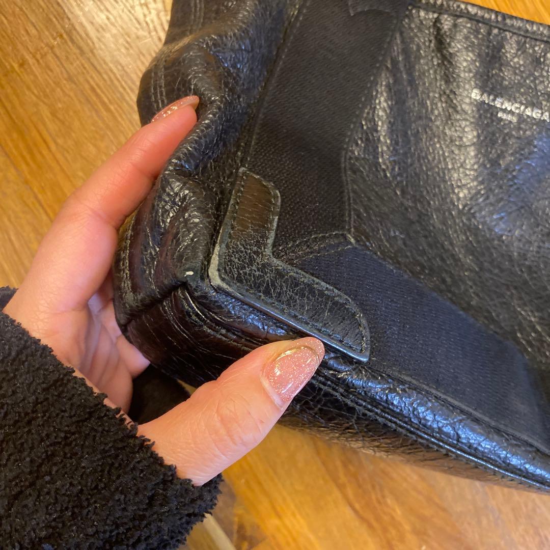 ド*ン様 BALENCIAGA ブラックレザー ネイビーカバス