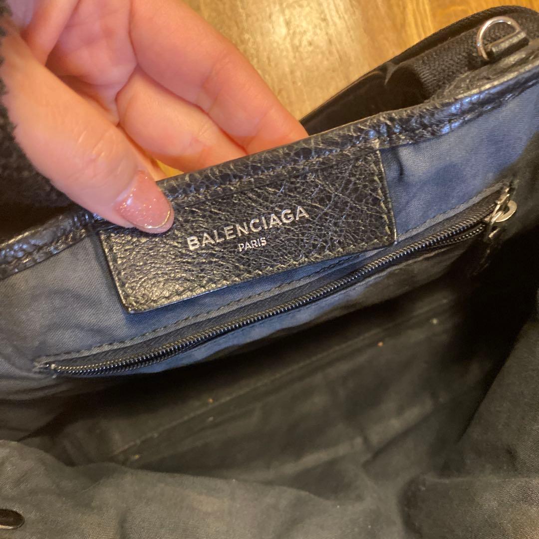 ド*ン様 BALENCIAGA ブラックレザー ネイビーカバス