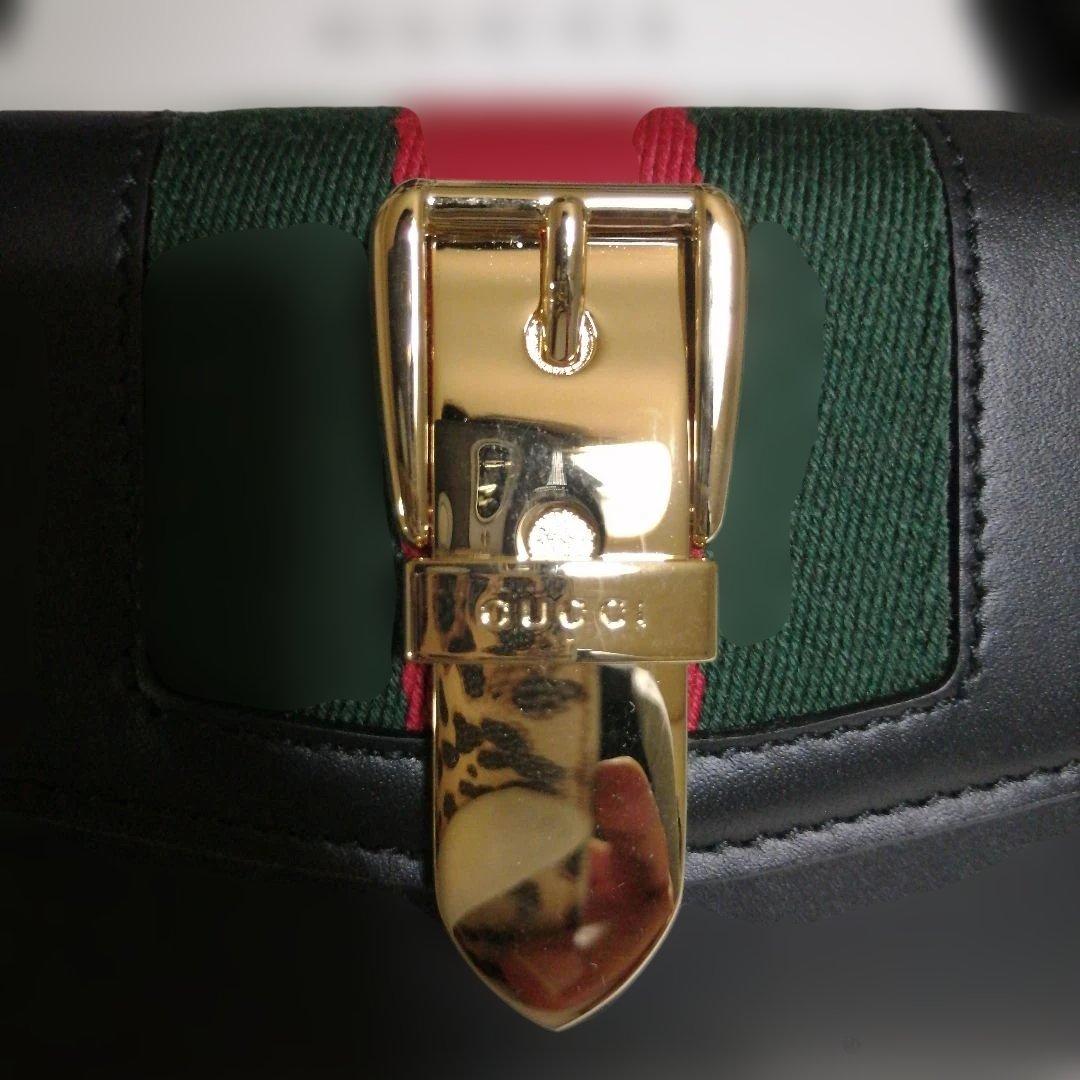 新品 グッチ ベルト折財布