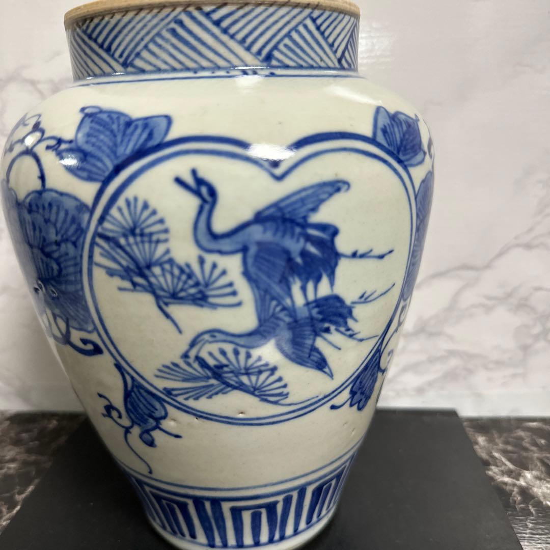 古伊万里、染付、松鶴、竹雀、梅鶯、窓絵　箱付き。沈香壺。完品。