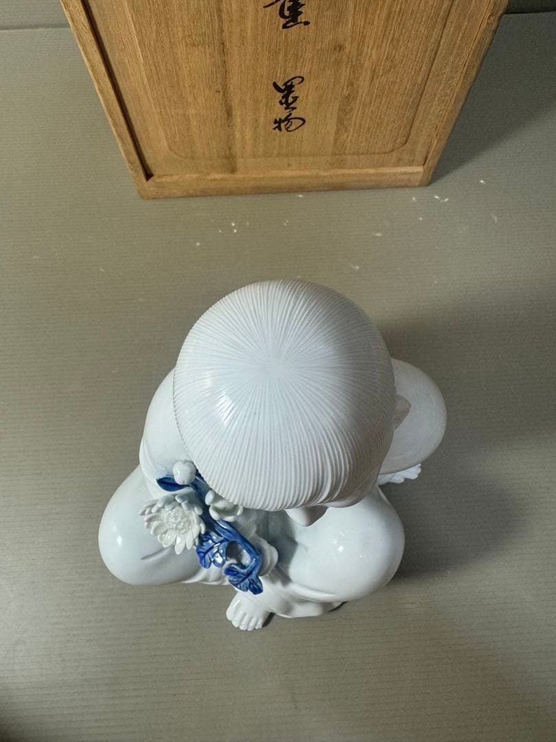 2613希少人間国宝十三代酒井田柿右衛門「太白菊童子彫」置物未使用