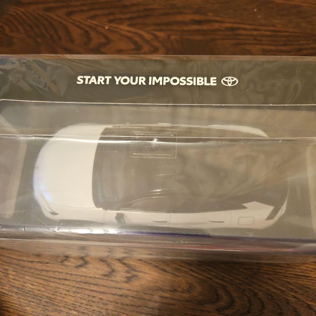 CROWN SPORT ブラック✕プレシャスホワイトパール1/30ミニカー