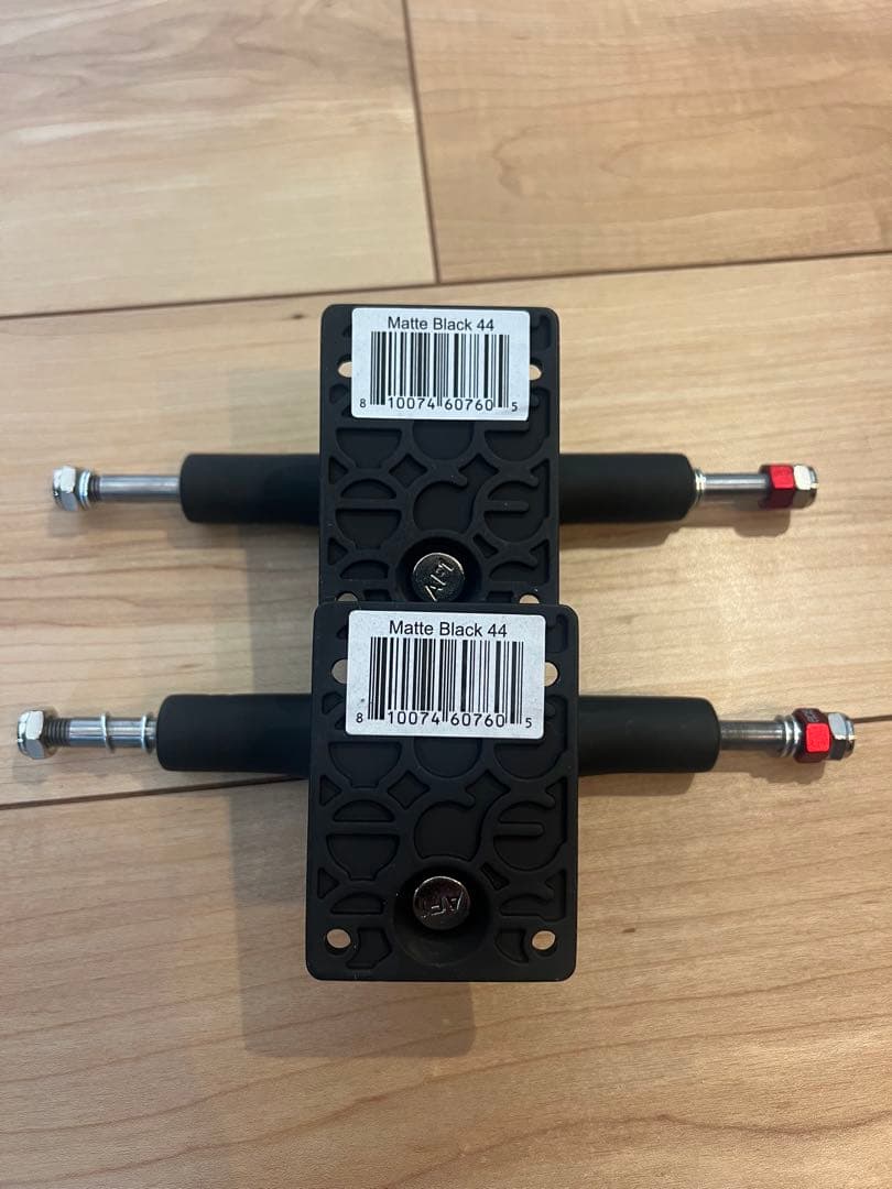 ACEのF1スケートボード トラック マットブラック 44 2個セット