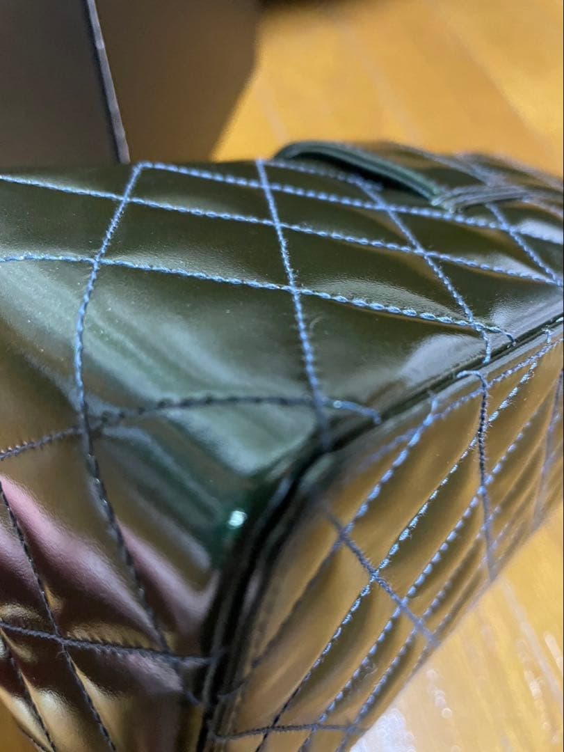 CHANEL ブルーキルティングバッグ