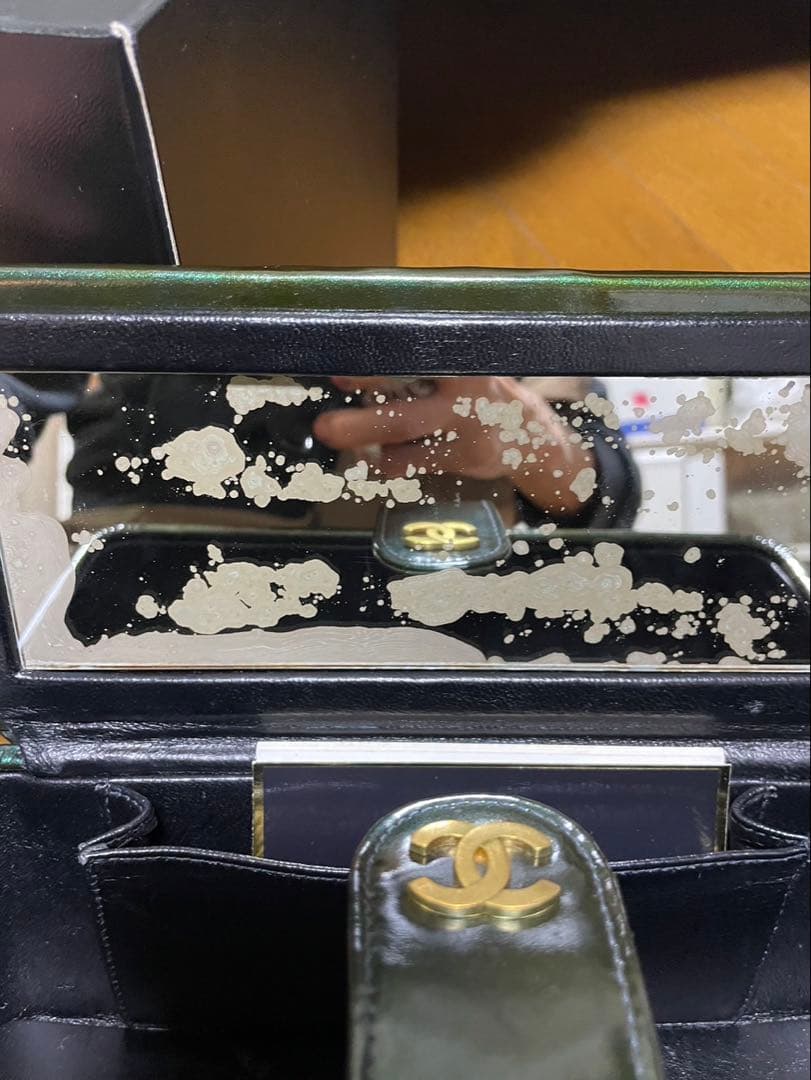 CHANEL ブルーキルティングバッグ