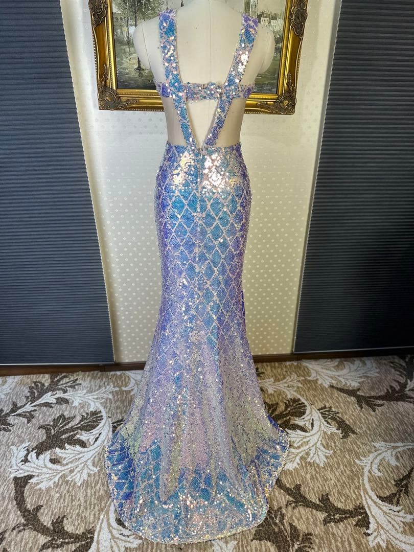 スパンコール装飾の青紫色ドレス