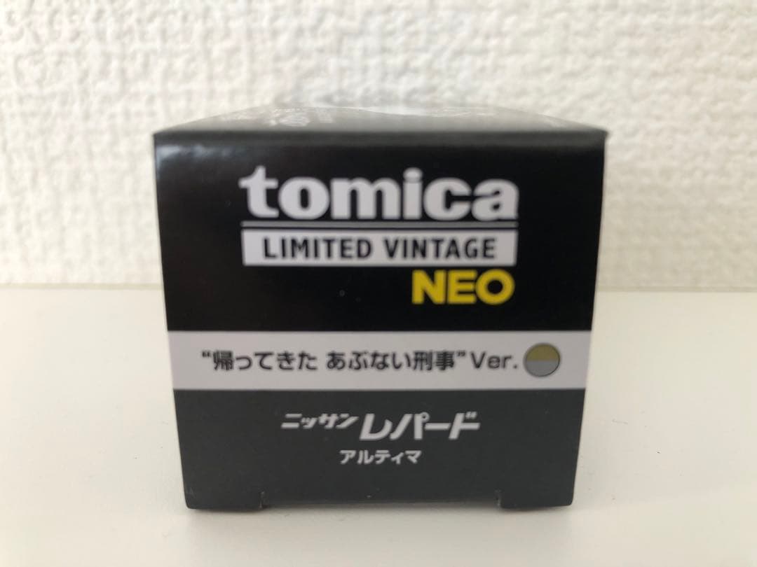 1/64 トミカリミテッドヴィンテージ あぶない刑事 レパード　スカイライン