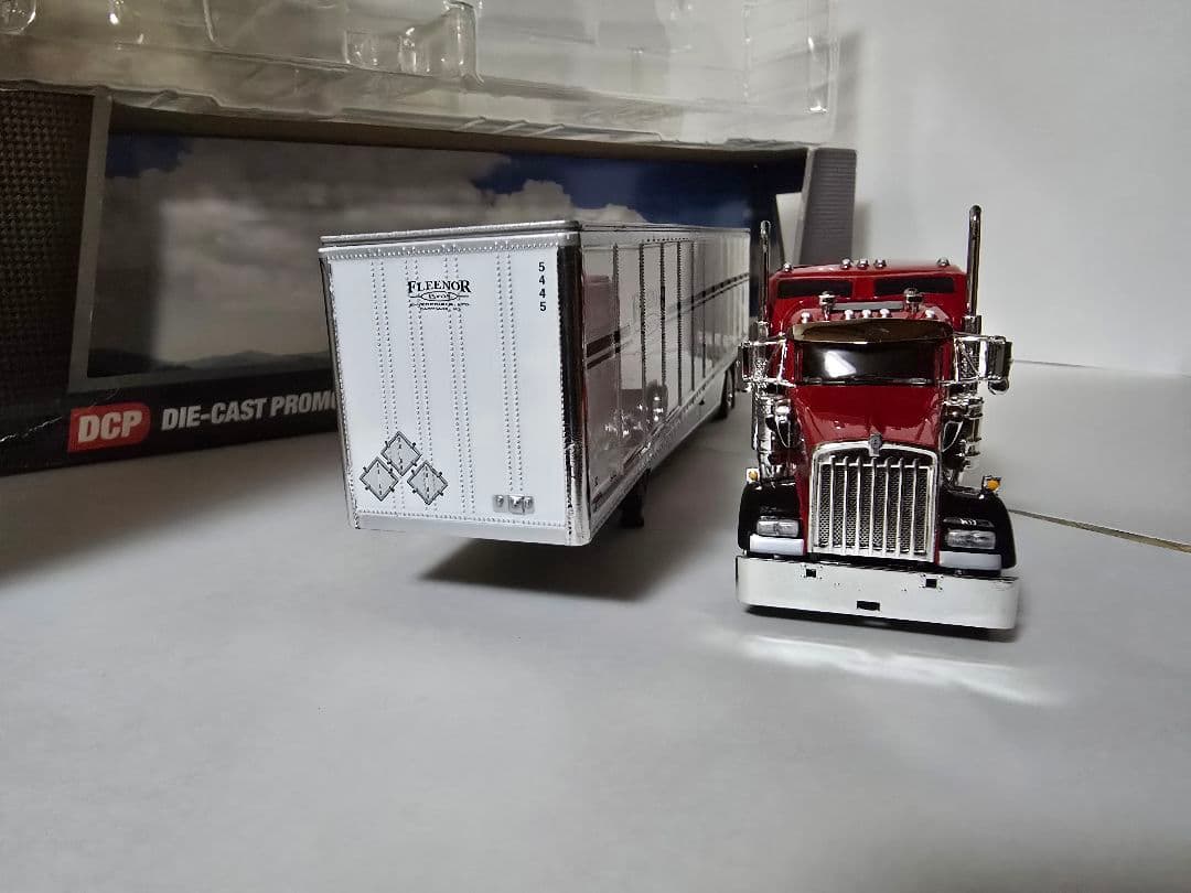 ミニカー DCP 1/64 Fleenor Brothers KW ICON 900