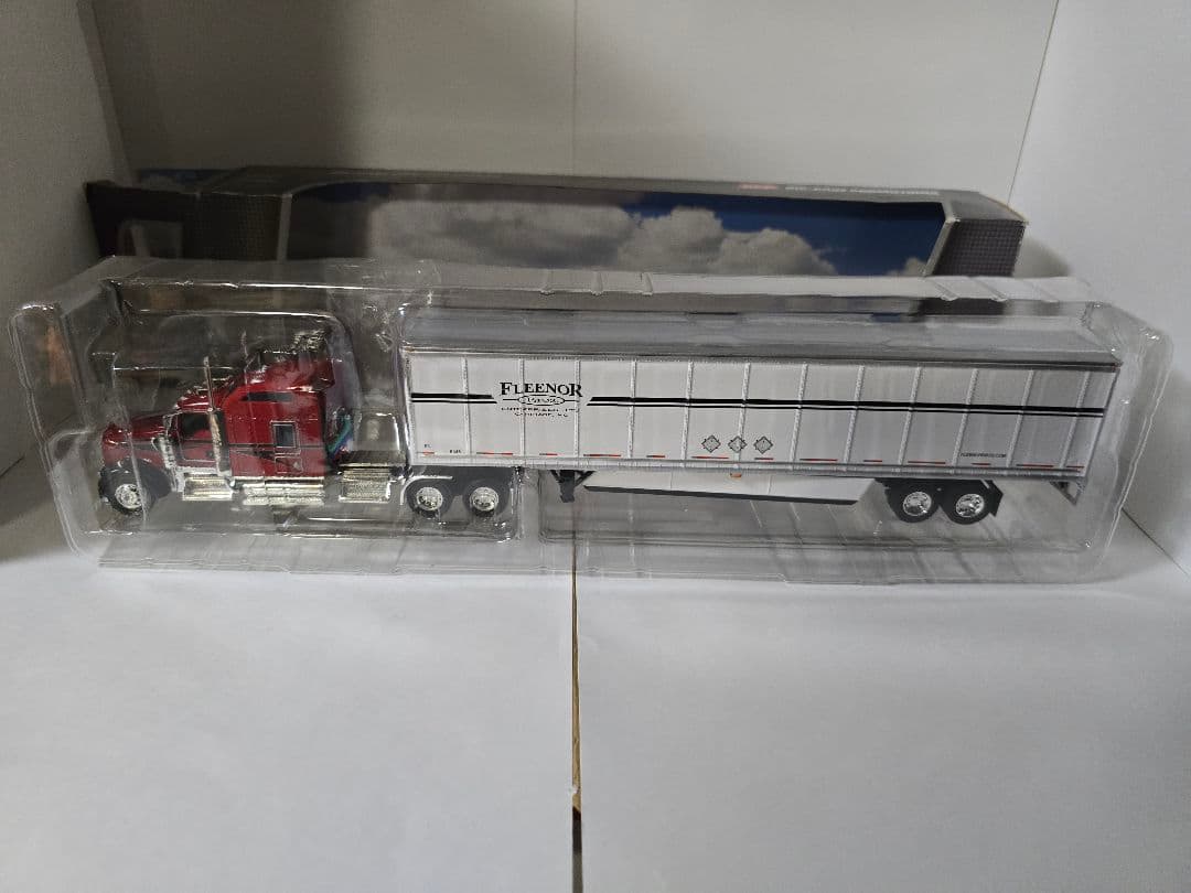 ミニカー DCP 1/64 Fleenor Brothers KW ICON 900