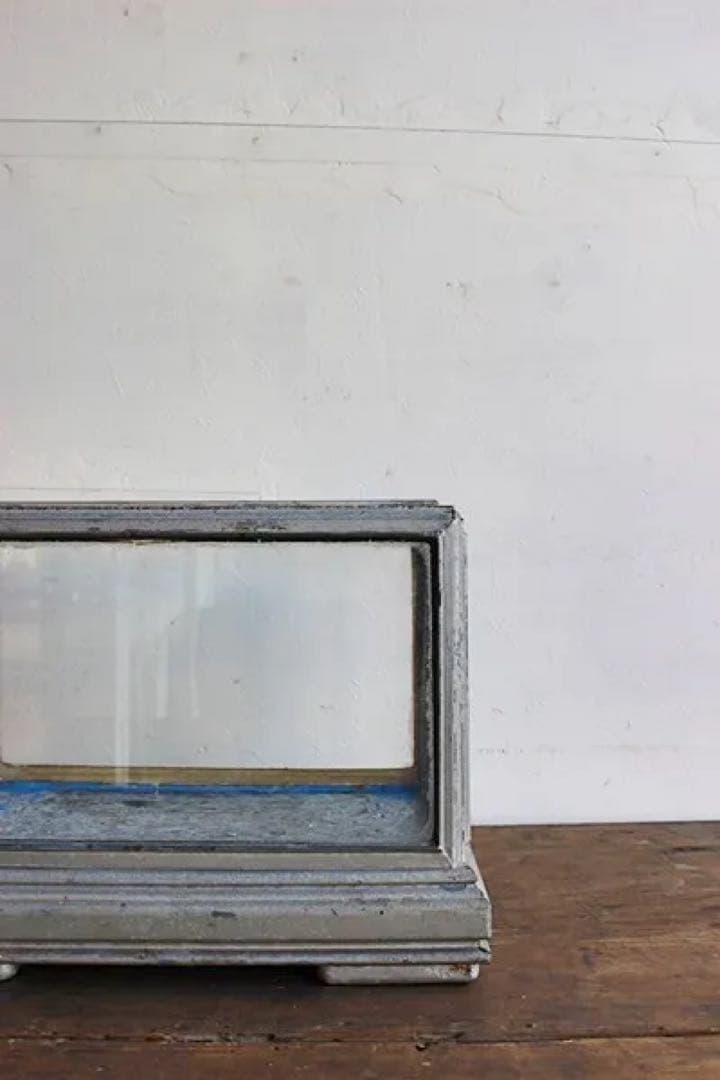 古い ブリキの水槽 ディスプレイに