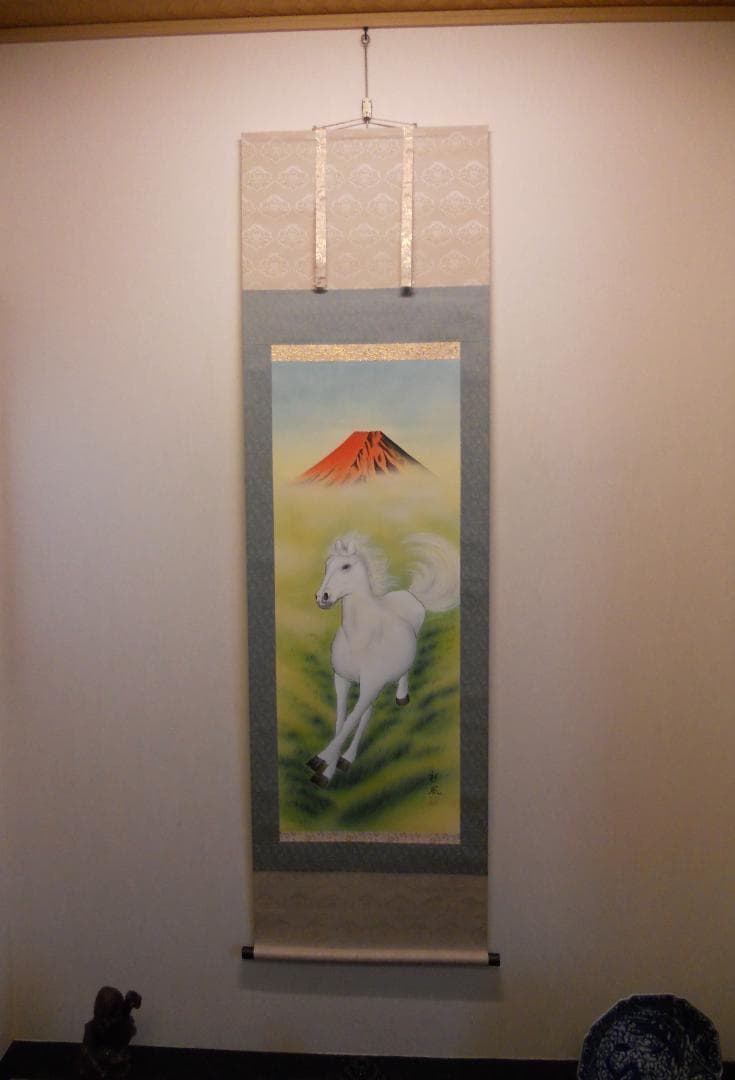 掛け軸 祥風 紅富士白馬図 絹本 希少 軸装 茶道具 掛軸 美品 です。