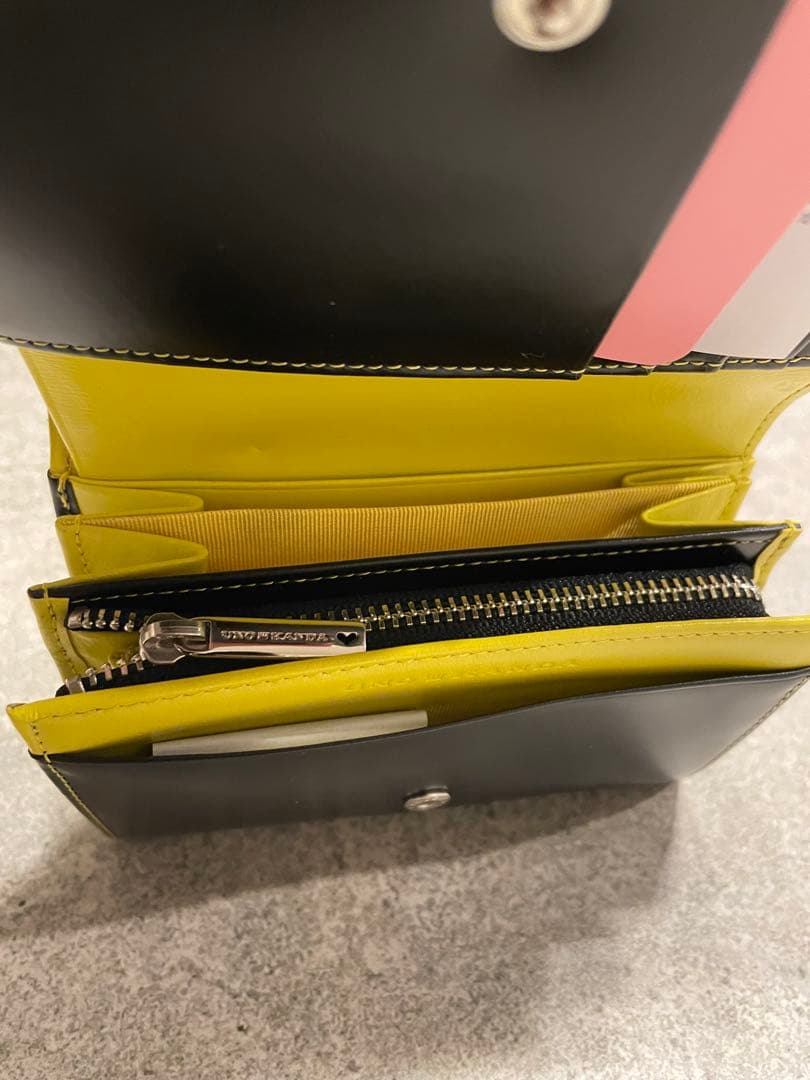 未使用品】UNO KANDA 黒レザー三つ折り財布