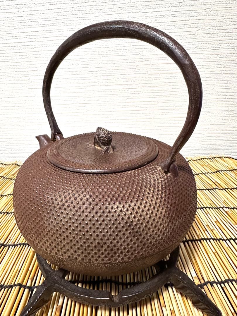 未使用品　南部銘　南部釜師造１２型アラレ　鉄瓶　南部鉄瓶　南部鉄器　鉄瓶