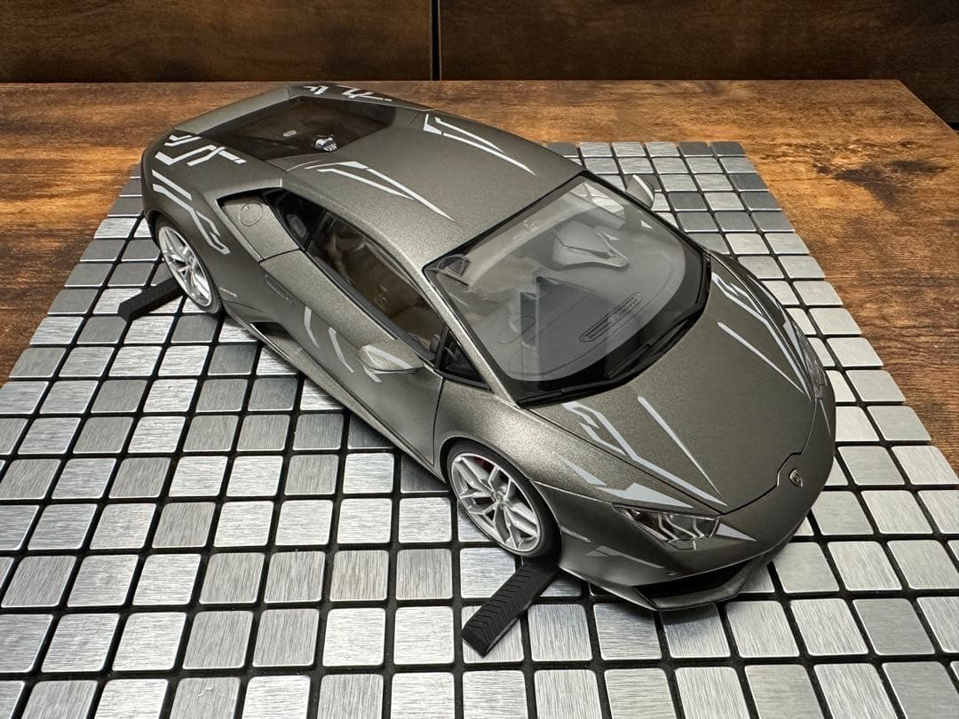 【カスタム】オートアート 1/ 18 ランボルギーニ ウラカン マットグレー