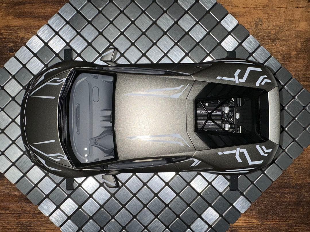 【カスタム】オートアート 1/ 18 ランボルギーニ ウラカン マットグレー