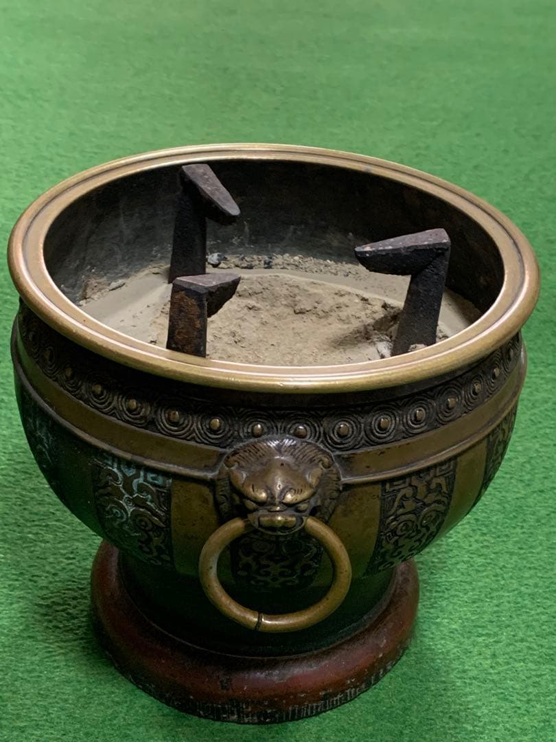 唐金　火鉢　手焙　獅子頭両耳　遊環　灰炉