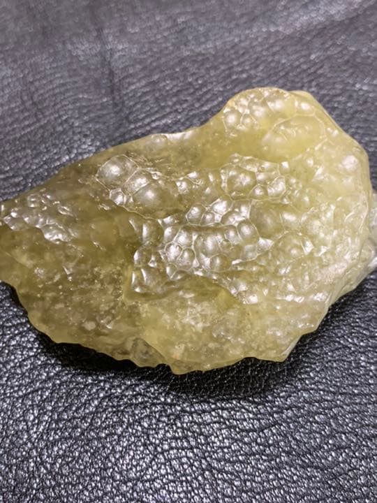 巨大な！リビアンデザートグラス 原石（ガラス隕石）本物保証 165.6g