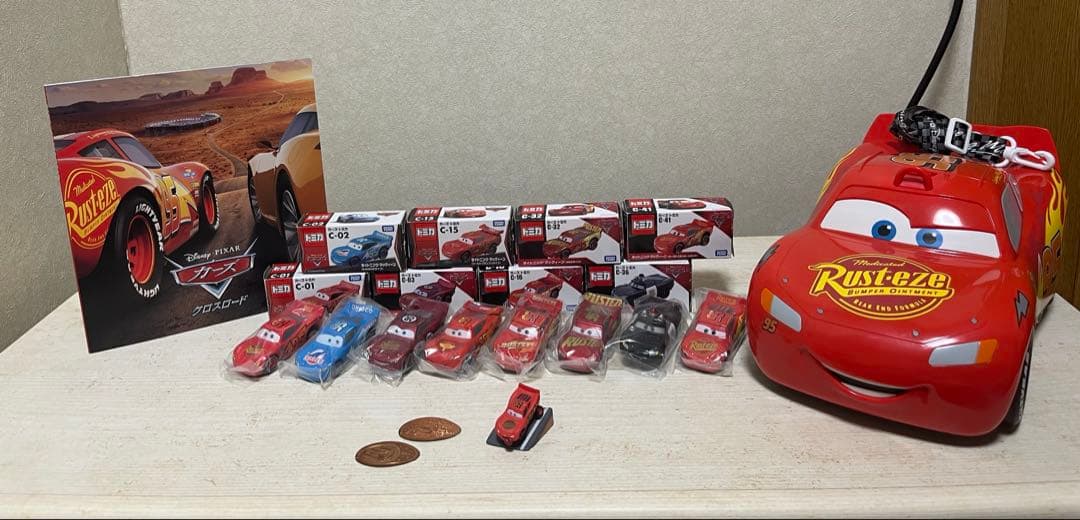 ディズニー カーズ ポップコーンケース ミニカー トミカ ぬいぐるみ