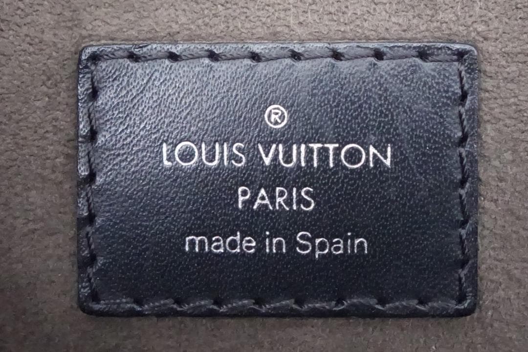 LOUISVUITTON ルイヴィトン エピ ポルトドキュマンジュール ブラック