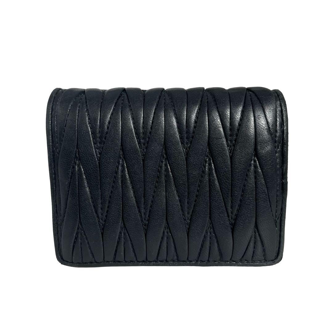 希少✨ミュウミュウ 二つ折り財布 マテラッセ ロゴ金具 レザー ブラック