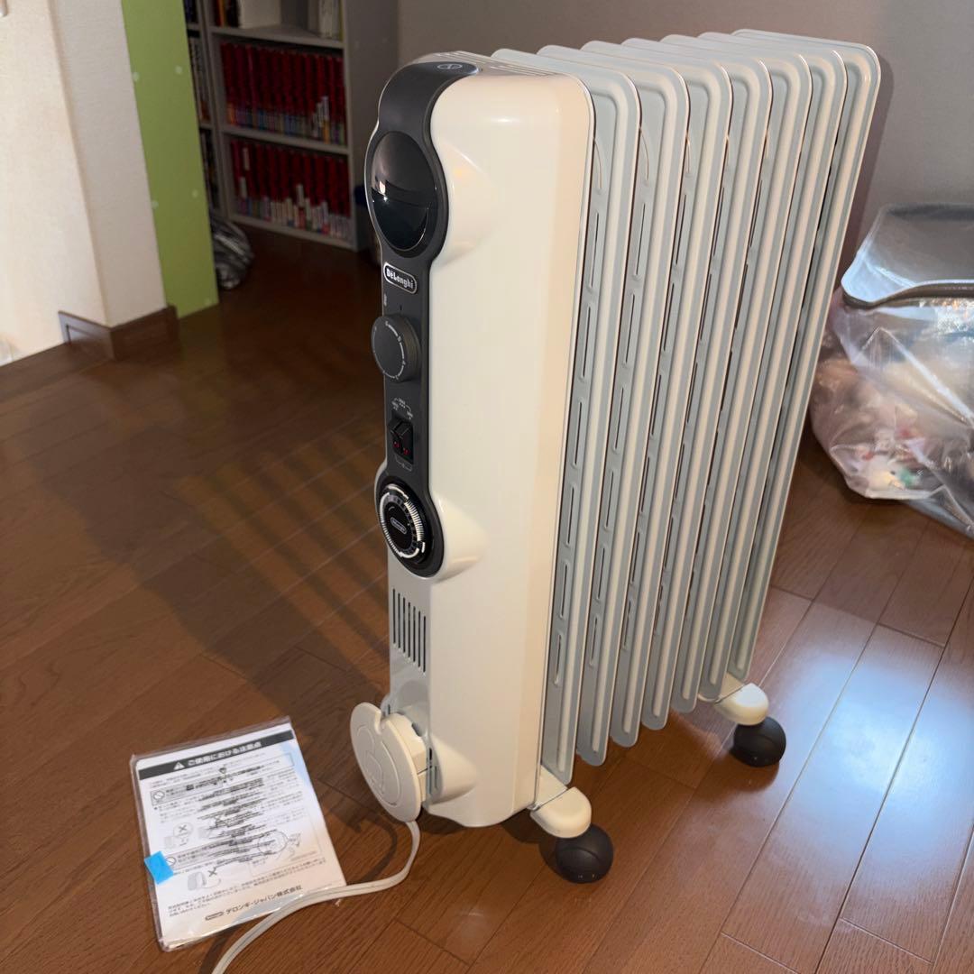 DeLonghi オイルヒーター ホワイト HJ0812 - メルカリ