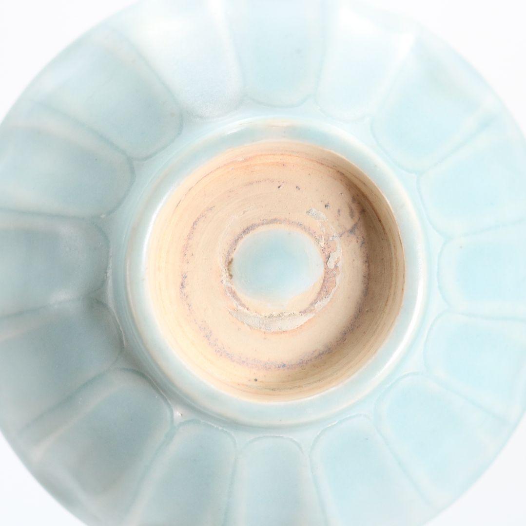 中国 青磁刻花蓮弁文鉢 茶碗 AT678