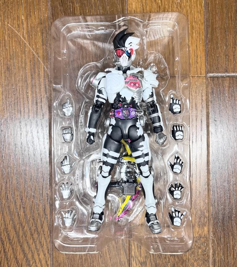 ブ*読様 【美品】　S.H.Figuarts　仮面ライダーゲンム　ゾンビゲーマー