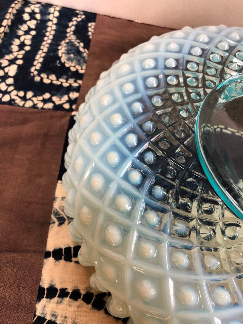 セール‼️断捨離逸品 縁波形フリル ブルーオパールセントボウル