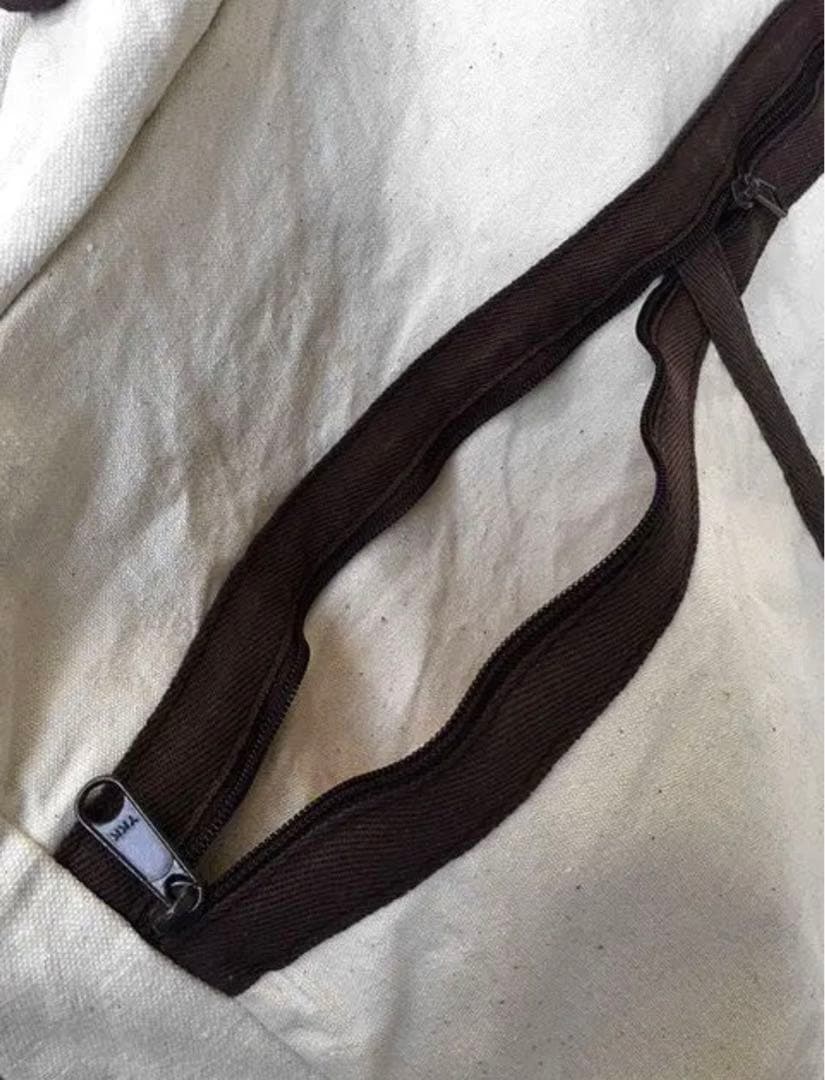 プレス関係者用「エルメス」ガーメントケース 背面には靴ポケット装備