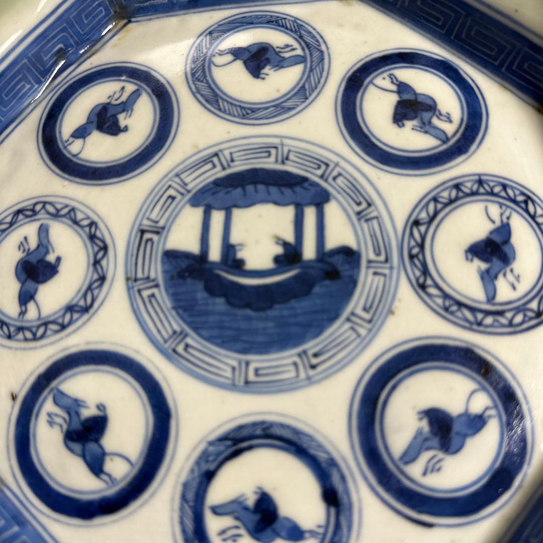 古伊万里、染め付け、青磁輪花、丸紋、人物相対図。中皿。