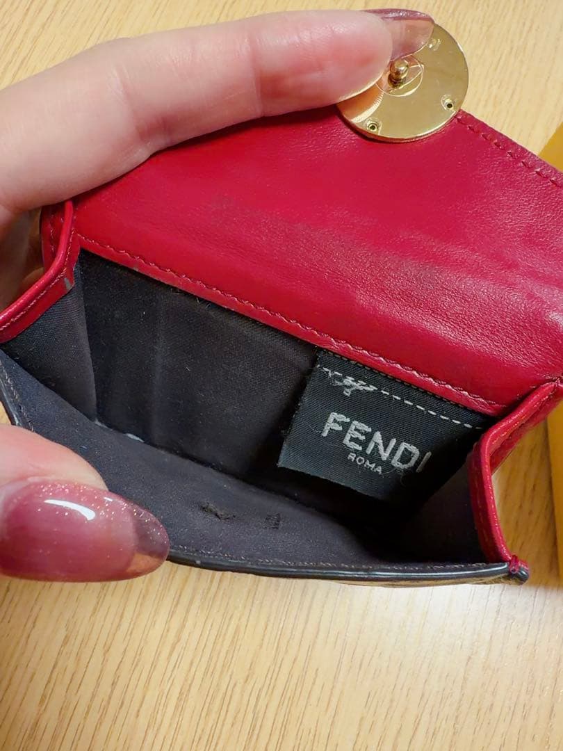 フェンディ 三つ折り財布 エフイズ FFロゴ エンボス レザー バイカラー