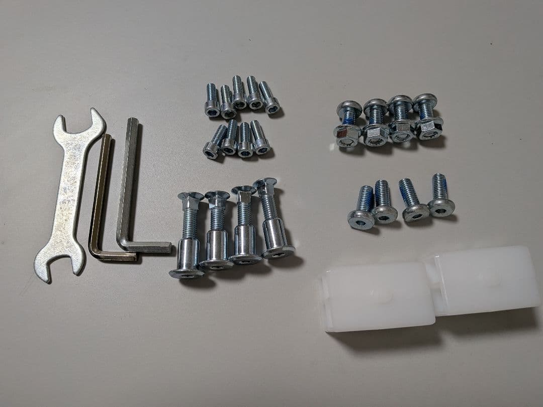 【送料込み】美品　IKEA デスク　トロッテン　幅120 × 奥行60×高さ75