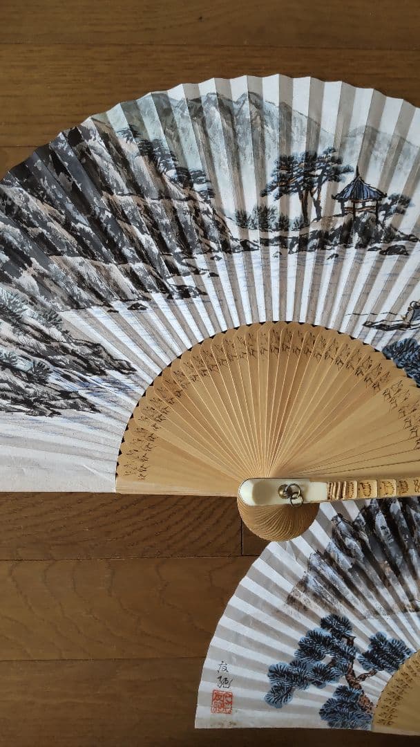 人見友紀　伝説の逃亡画家　日本画　飾り扇　扇子　山水画