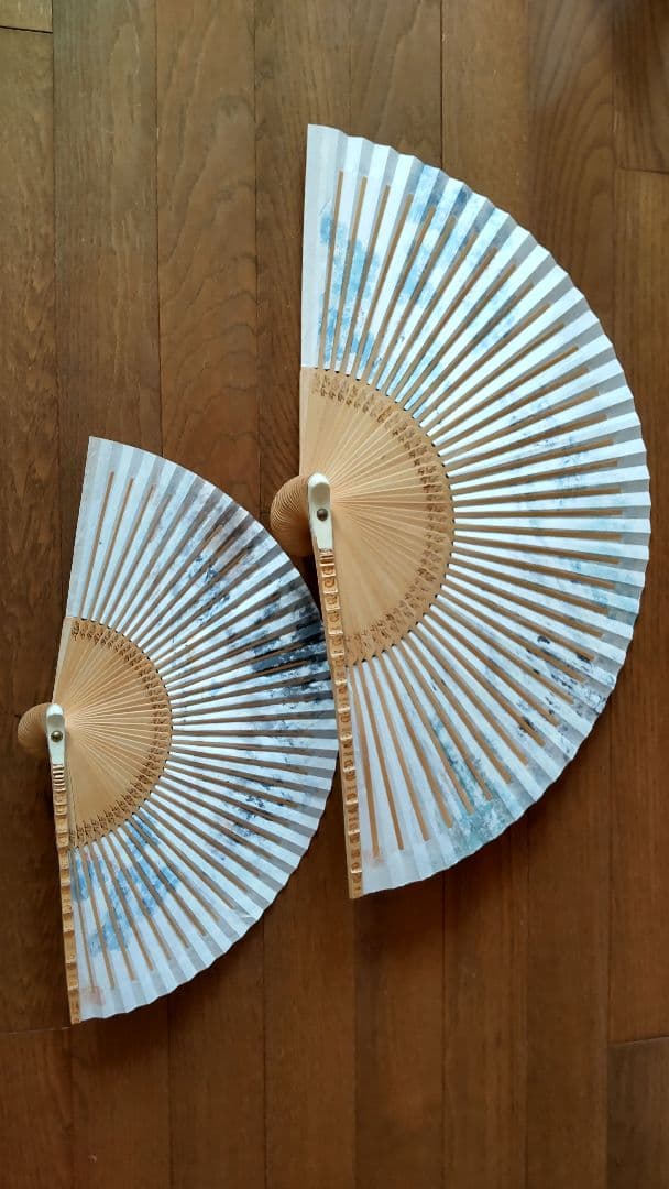 人見友紀　伝説の逃亡画家　日本画　飾り扇　扇子　山水画