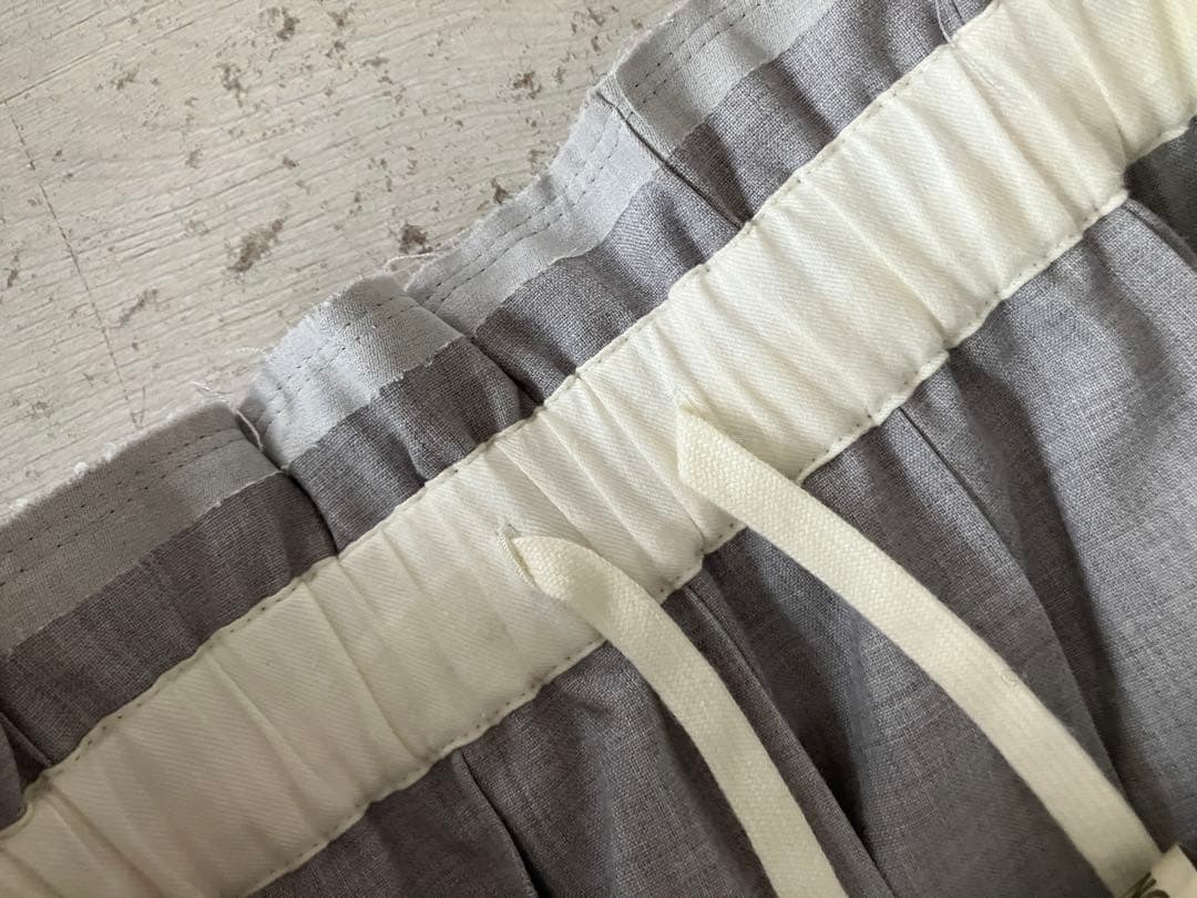 コムデギャルソン ライトグレー プリーツスカート ウエストゴム仕様