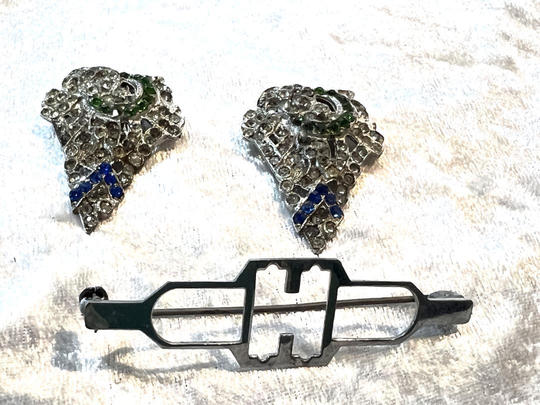 ダブルクリップブローチ　２つのクリップを組み合わせてあります。