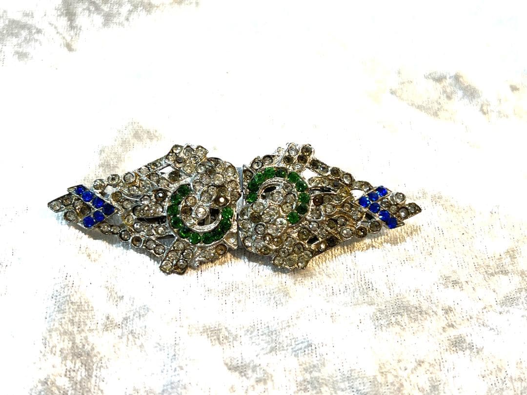 ダブルクリップブローチ　２つのクリップを組み合わせてあります。