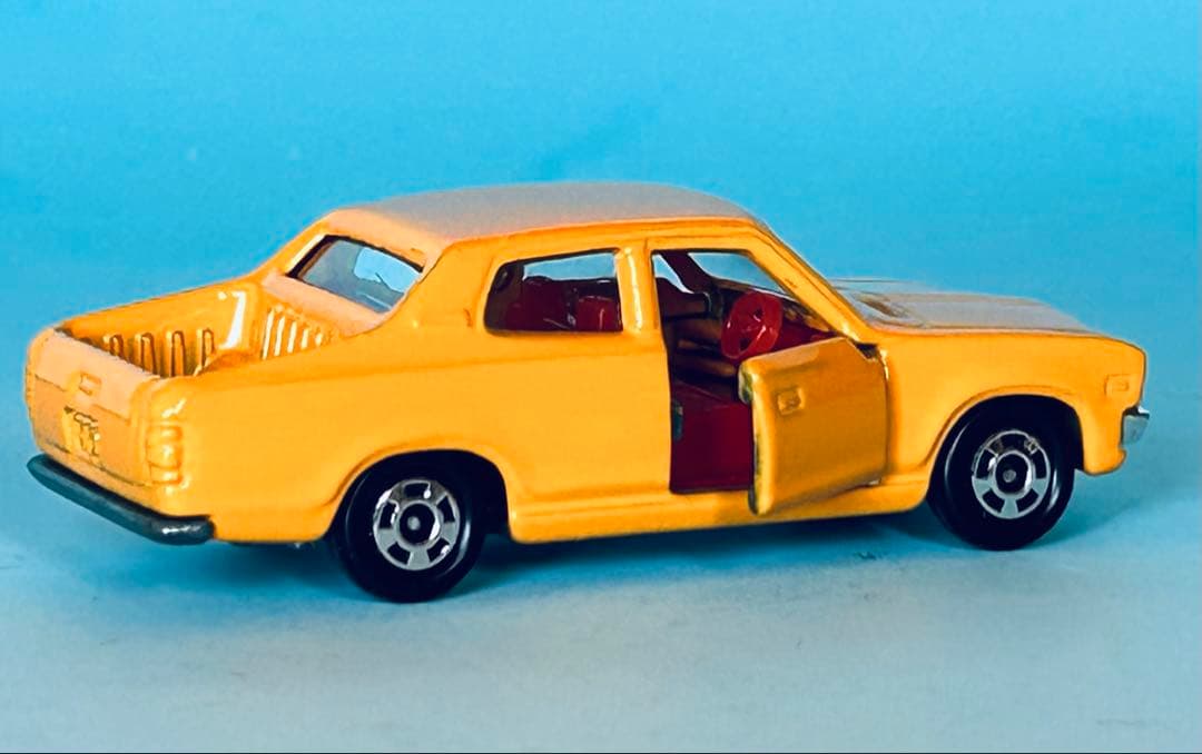 トミカ黒箱 96 ダットサン ピックアップ