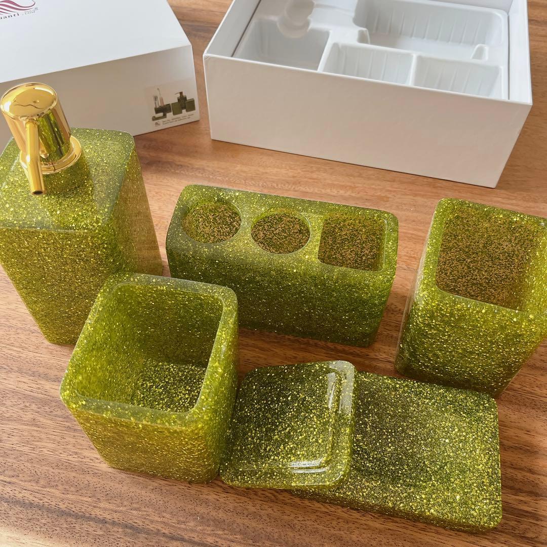 早い者勝ち❣️バスルームアクセサリーセット 5点 グリーン プレゼント おしゃれ クリスタルガラス バスルームアクセサリー4点セット