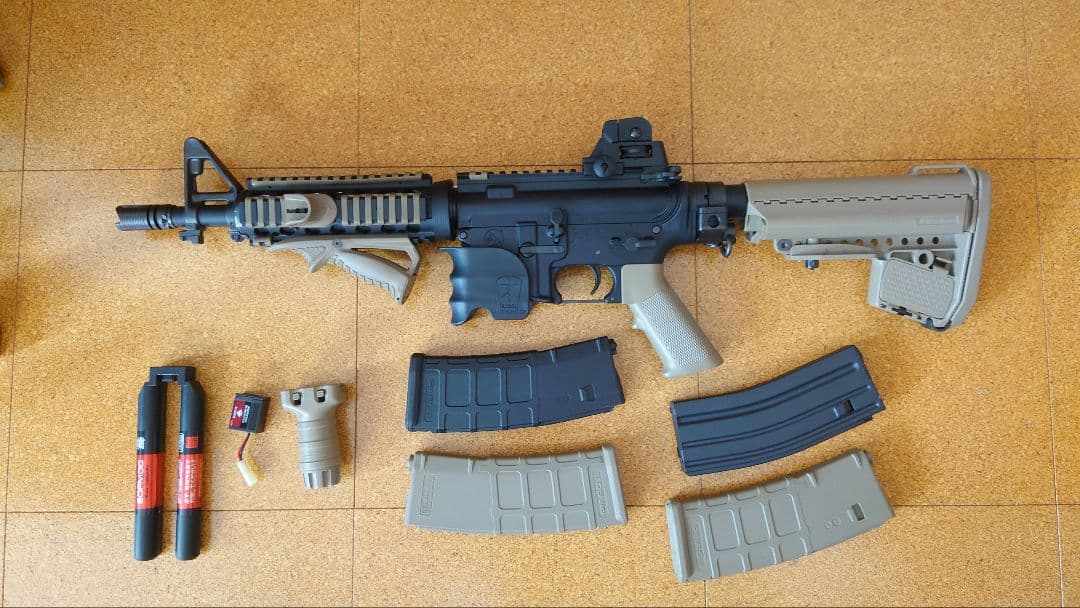 次世代電動ガン 東京マルイ CQB-R (F.D.E.) 、付属品多数 次世代電動ガン 東京マルイ CQB-R (F.D.E.) 、付属品多数 東京マルイ