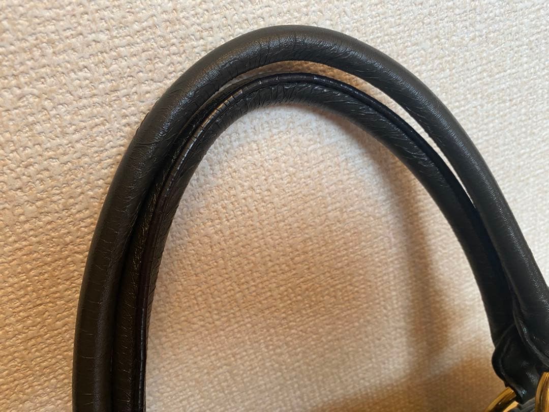 miumiu エナメル素材　ショルダーバッグ